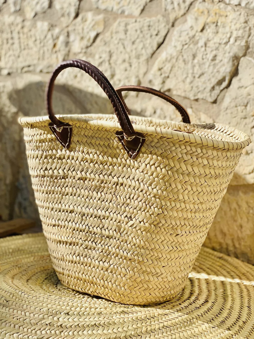 Palm basket with short leather handle