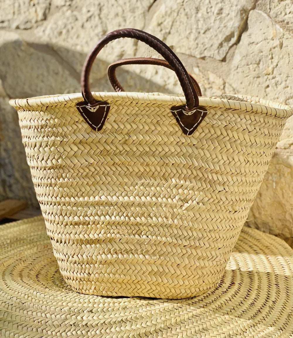 Palm basket with short leather handle