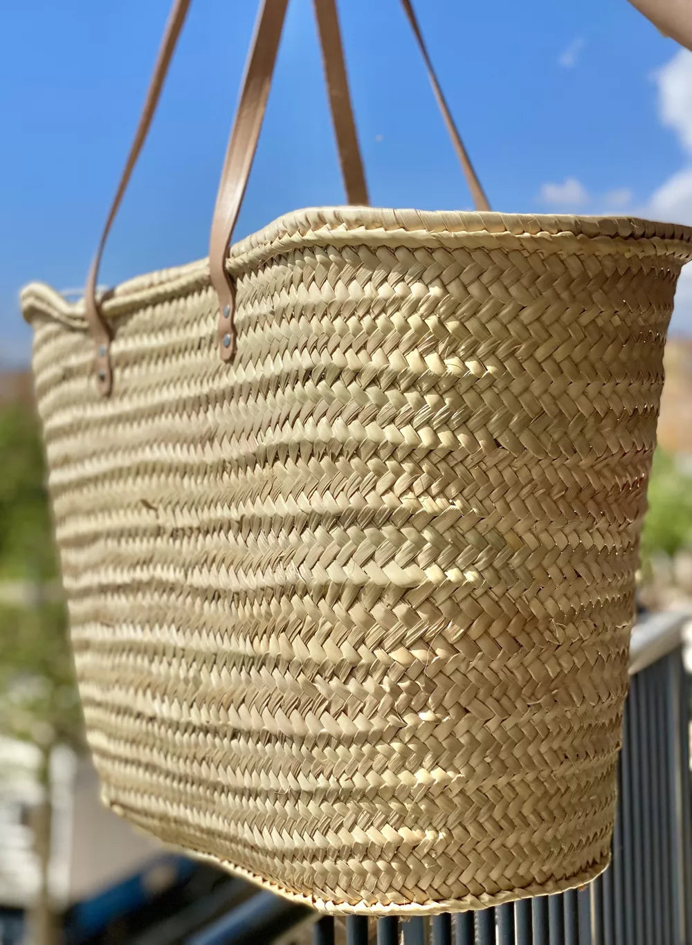 Palm basket with long leather handle